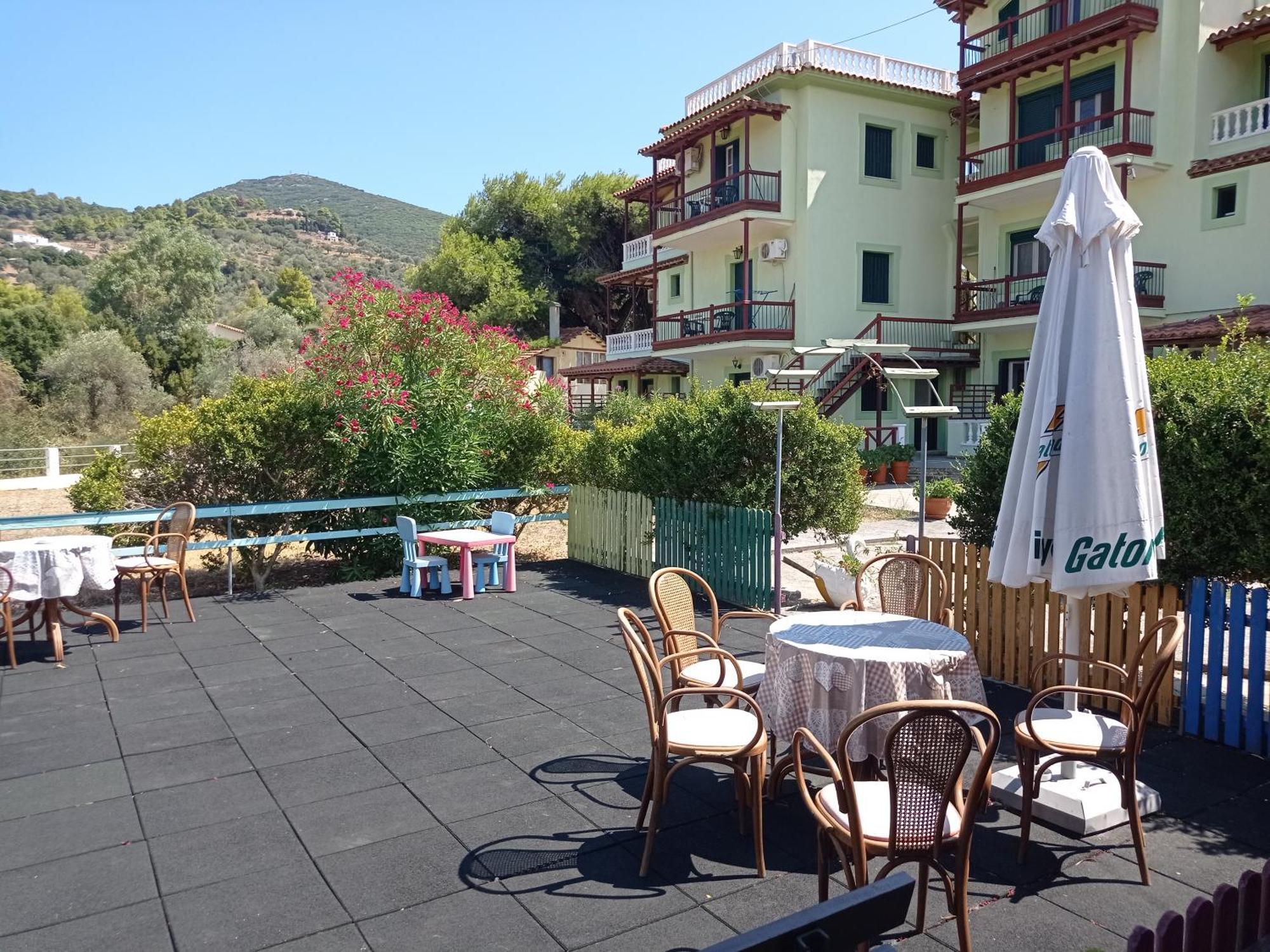 Alexandros Rooms & Studios Skopelos Buitenkant foto