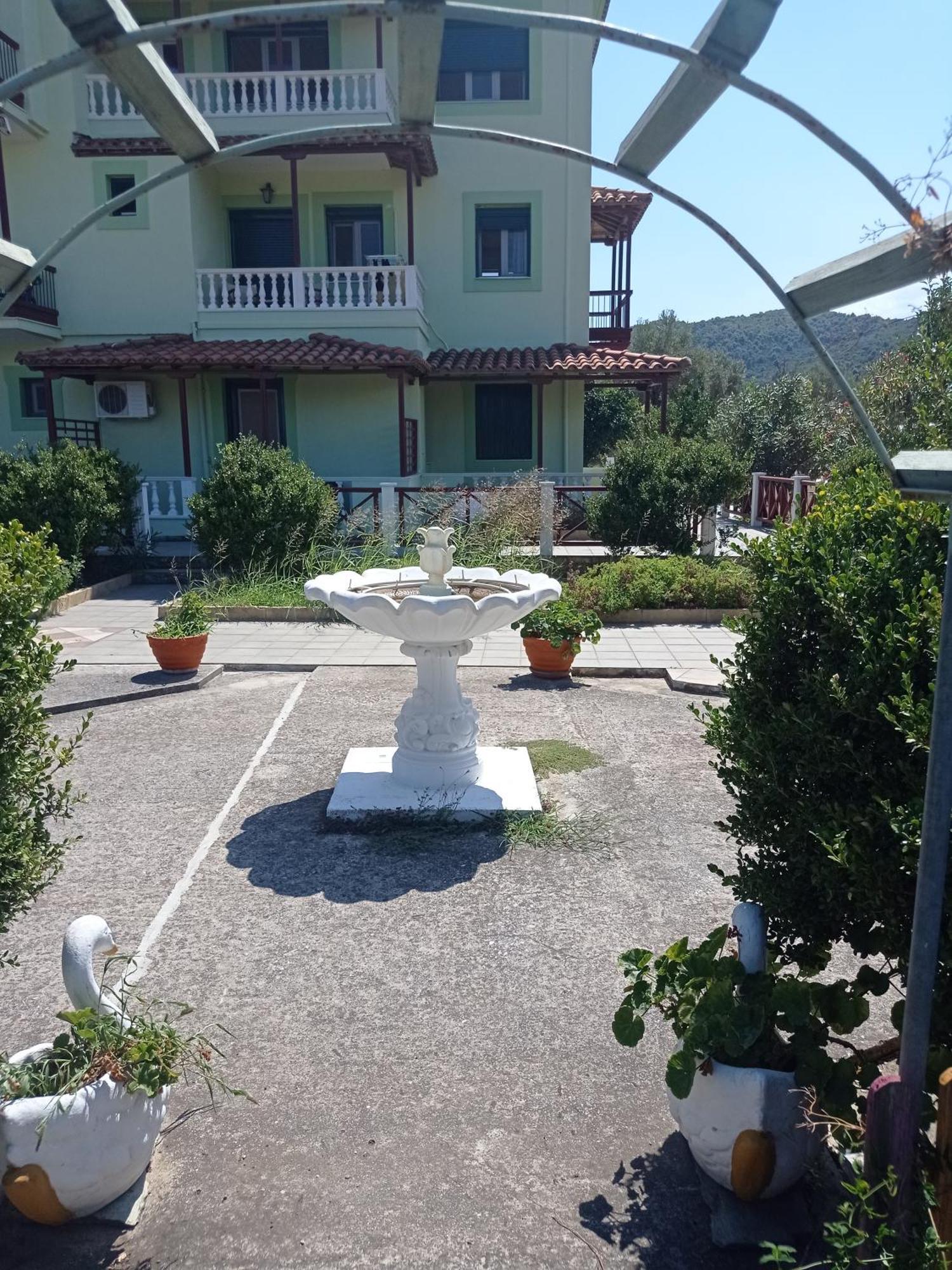 Alexandros Rooms & Studios Skopelos Buitenkant foto