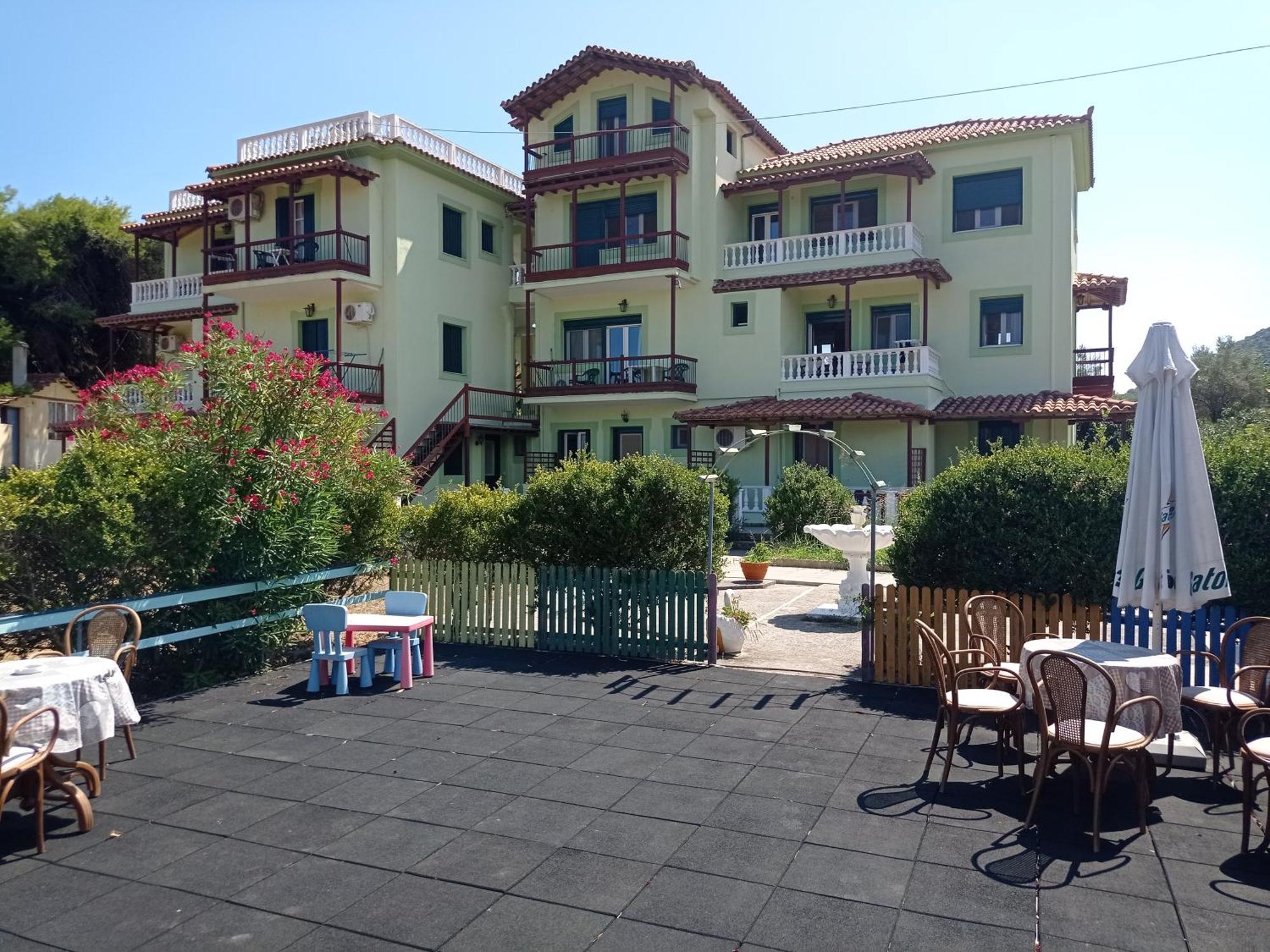 Alexandros Rooms & Studios Skopelos Buitenkant foto