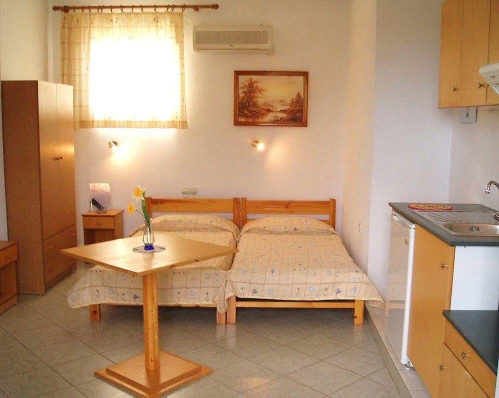 Alexandros Rooms & Studios Skopelos Buitenkant foto